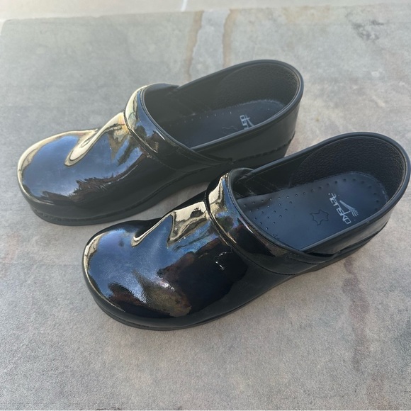 Dansko Women Professional Petrol Patent Clog Size 41 style 406-110202 READ - Picture 1 of 12